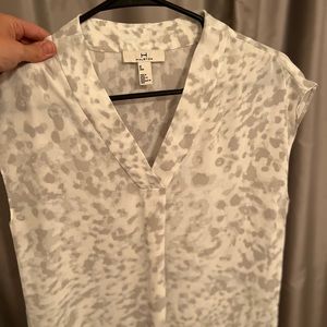 Halston V-Neck Sleeveless Grey Print